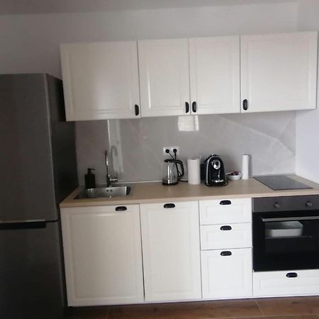 L&L Apartmani 1 Bol Bagian luar foto