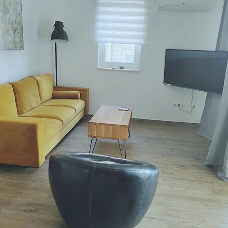 L&L Apartmani 1 Bol Bagian luar foto