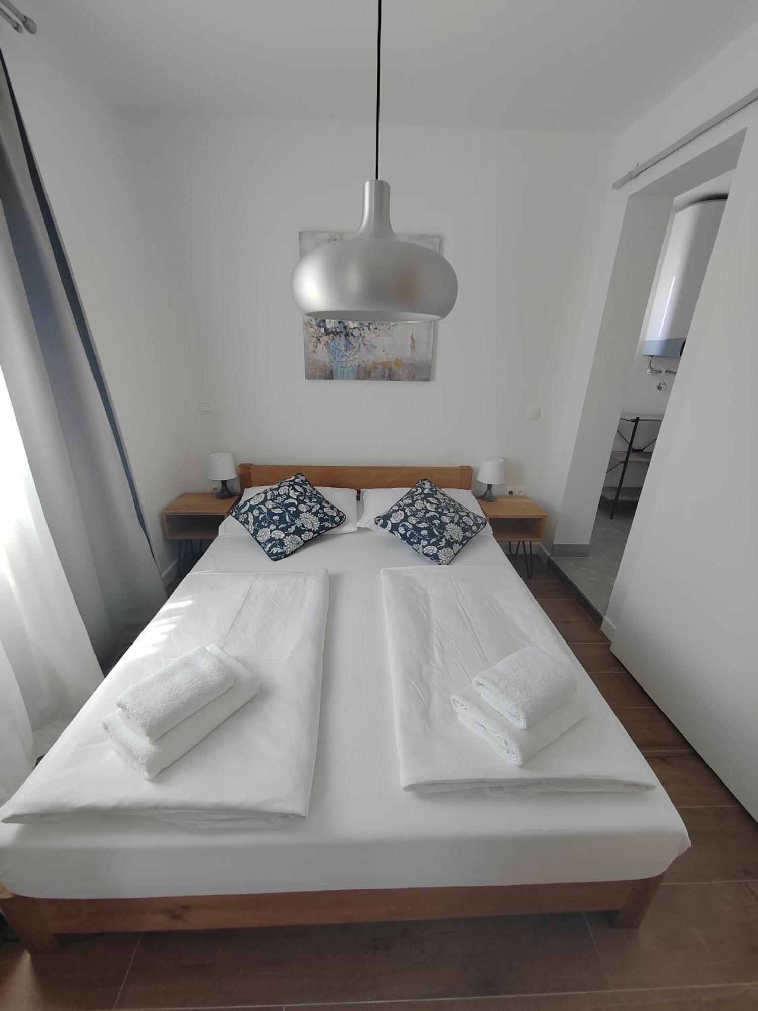 L&L Apartmani 1 Bol Bagian luar foto