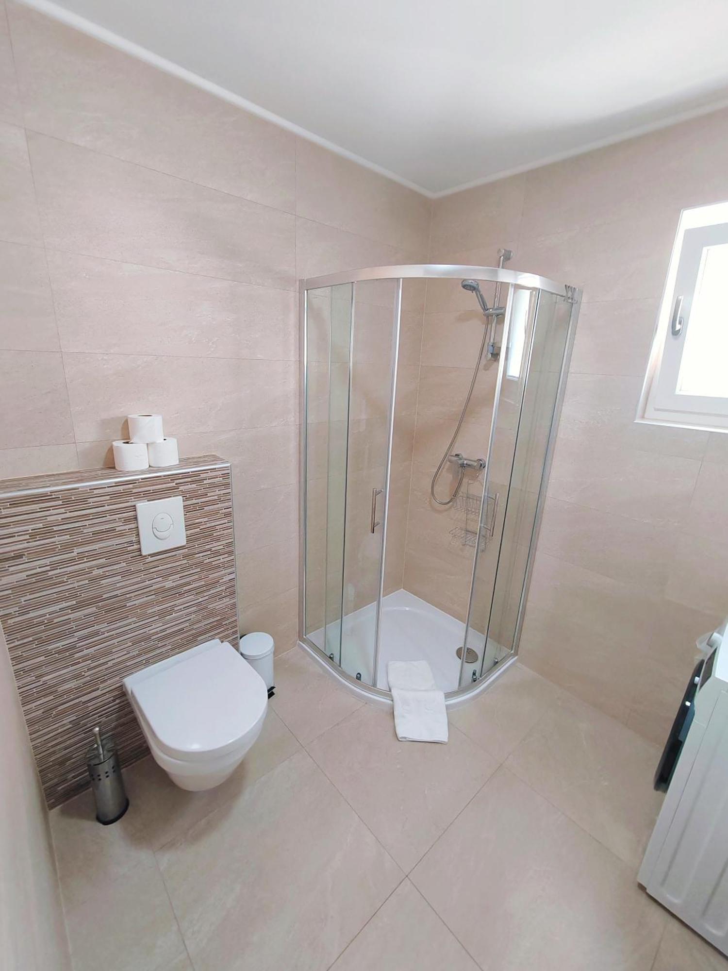 L&L Apartmani 1 Bol Bagian luar foto