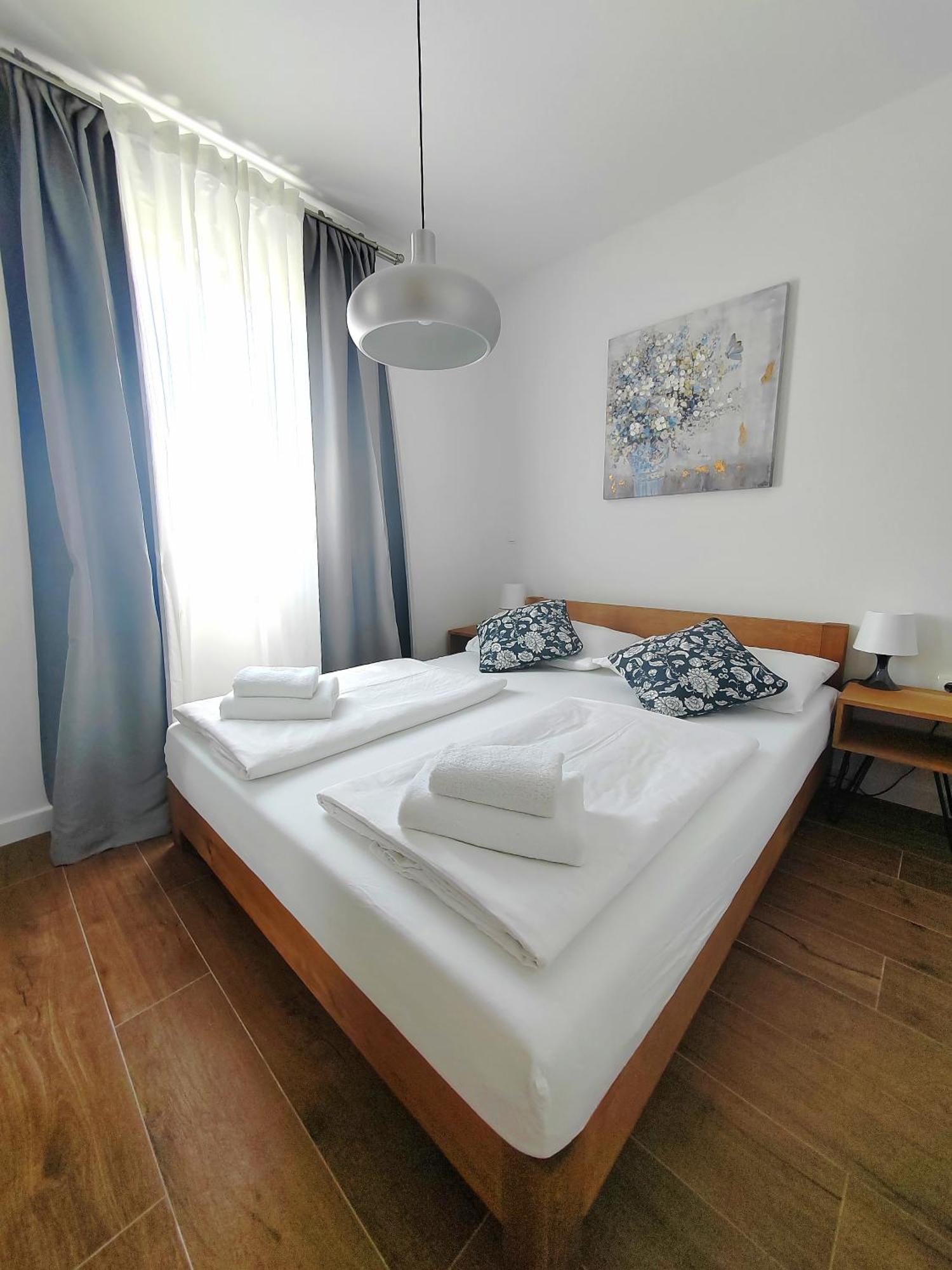 L&L Apartmani 1 Bol Bagian luar foto