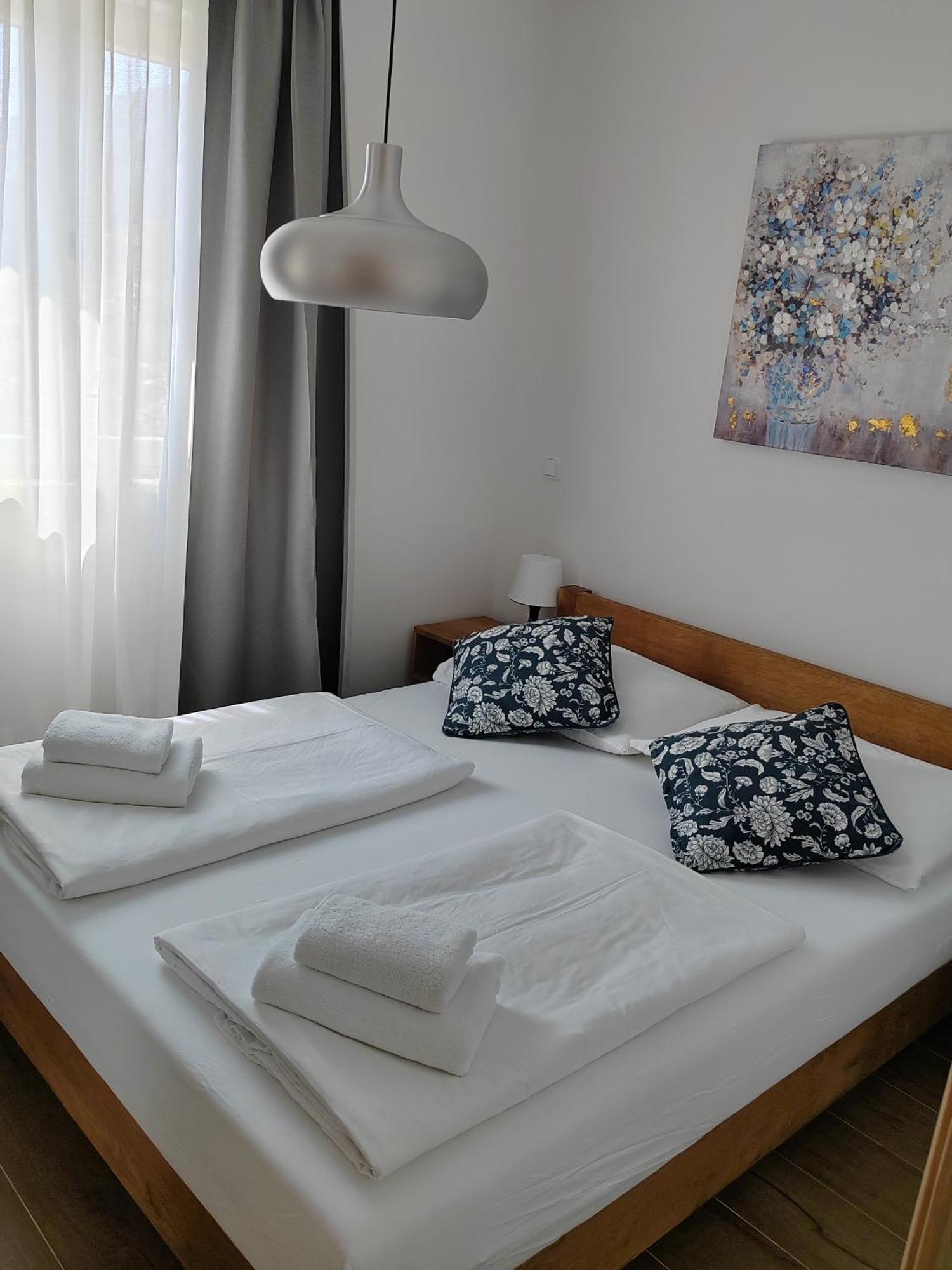 L&L Apartmani 1 Bol Bagian luar foto