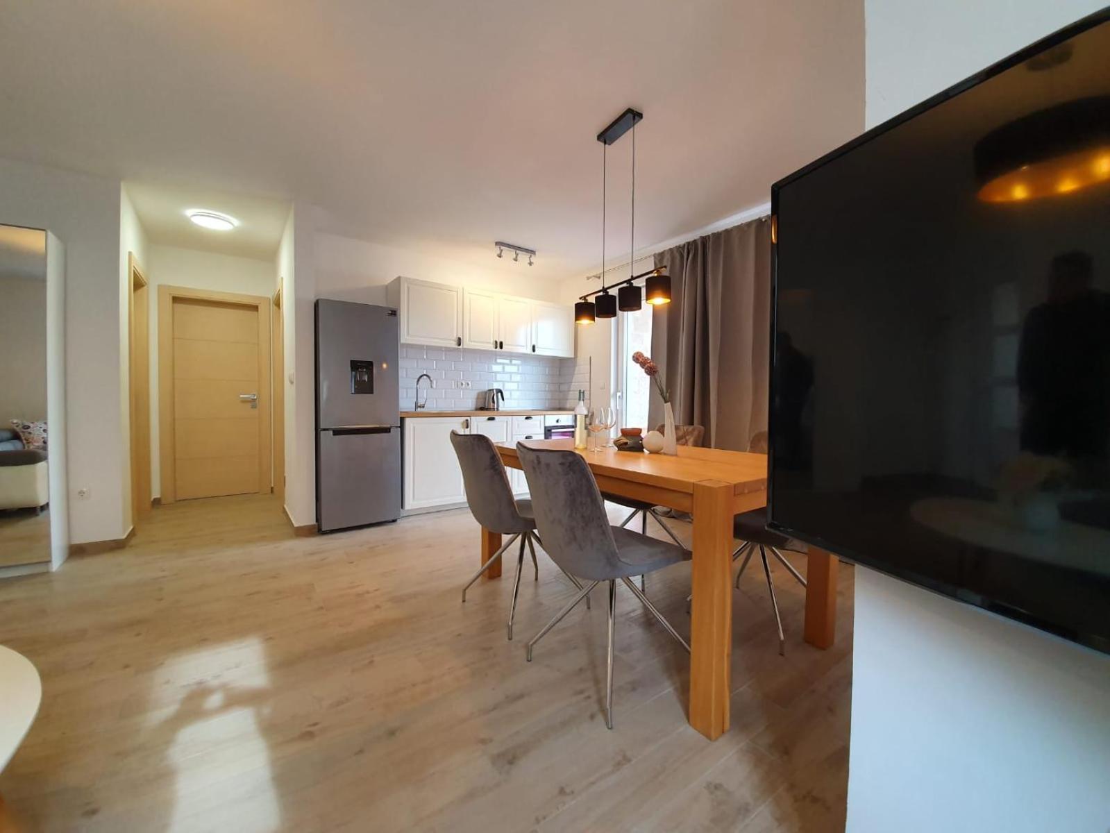 L&L Apartmani 1 Bol Bagian luar foto