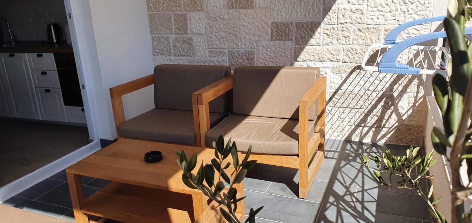 L&L Apartmani 1 Bol Bagian luar foto