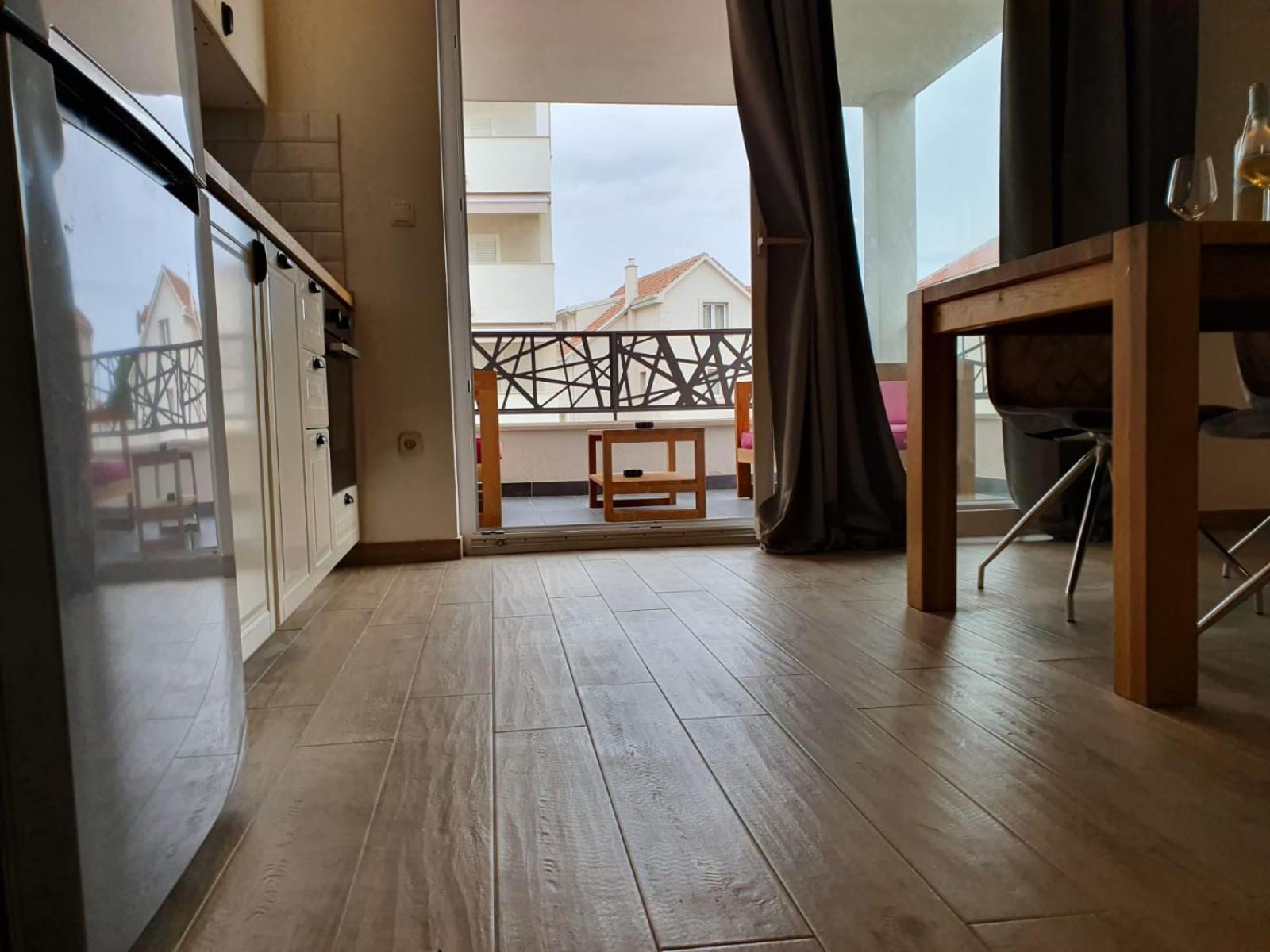 L&L Apartmani 1 Bol Bagian luar foto