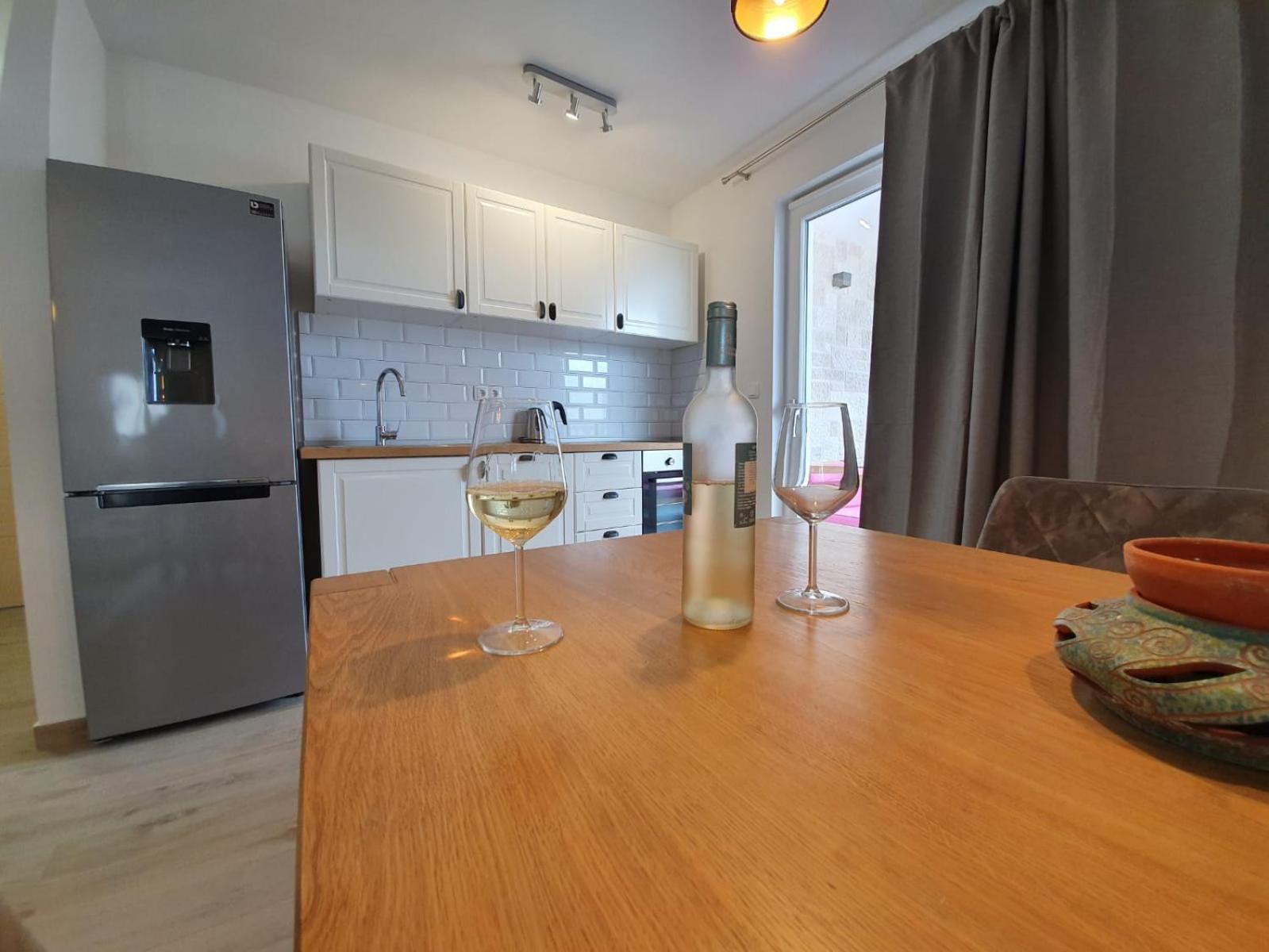L&L Apartmani 1 Bol Bagian luar foto