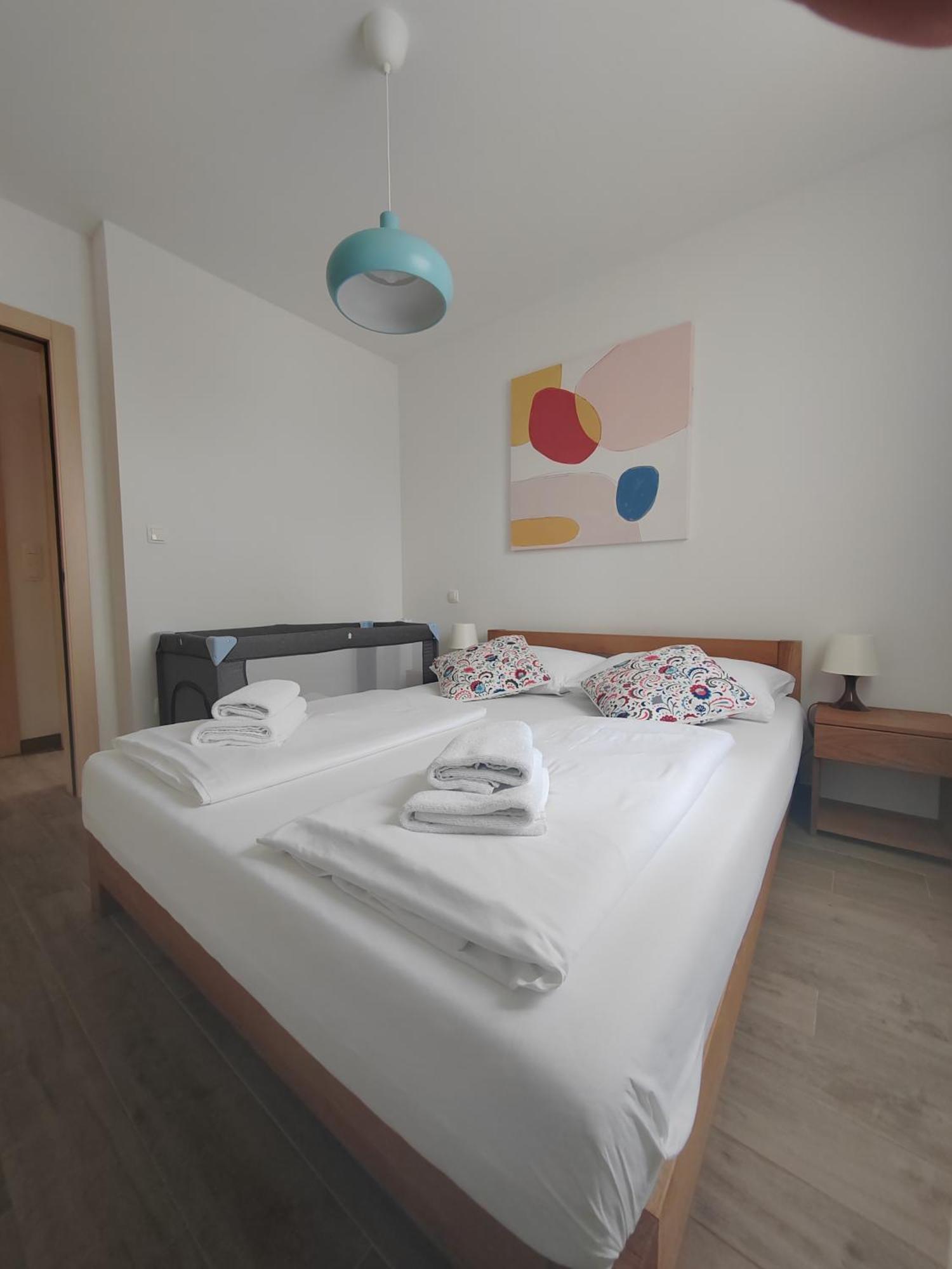 L&L Apartmani 1 Bol Bagian luar foto