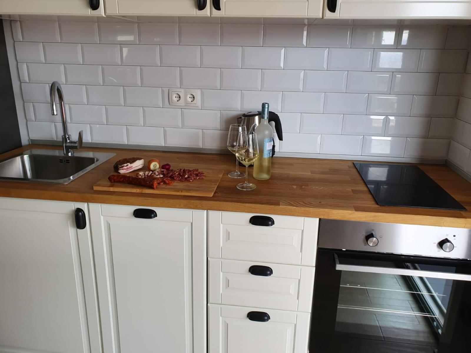 L&L Apartmani 1 Bol Bagian luar foto