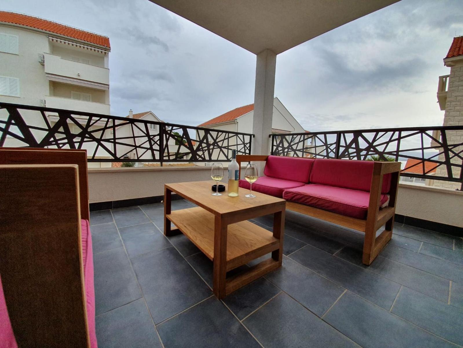 L&L Apartmani 1 Bol Bagian luar foto
